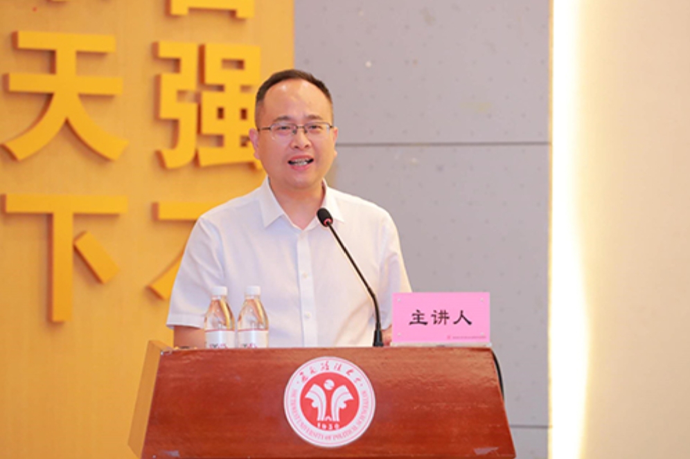 政治与公共管理学院党委副书记,院长周振超发言    (荆仁科 摄)近年来